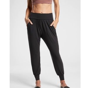 NWT Athleta Studio Jogger | Black